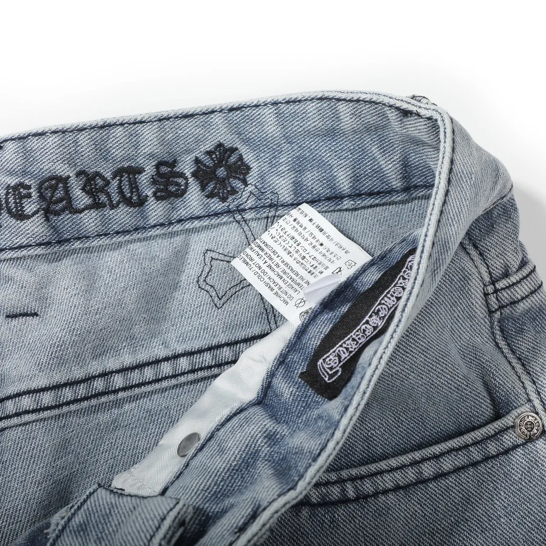 P290 (top version) Chrome hearts new city-limited flame blue jeans Chrome hearts city-limited jeans Hardware customization Original development vintage levis American-made 501 black and gray base version Levi's American-made 501 base version Imported sheepskin 925 silver remake [Top heavy industry fashion design] Consistently high-street luxury style. Speaking of this style, the Zangyin family and GU family are definitely the leading representative brands. Especially the Zangyin family has really achieved a state-of-the-art effect in creating high-street style. The unique washed material is used to create this style. The color system is already quite eye-catching. After it is decorated with patchwork cross flowers, it cleverly highlights the charm of the brand. Secondly, this style uses classic The high-waist cutting design highlights the long legs and fashionable temperament of the upper body. The brand is highly recognizable and the slim fit configuration is more suitable for daily wear. It is a product that interprets personality, fashion, and specifications at a glance. This single product is enough to make any fan excited. It can be a white T-shirt for a youthful college style, or a tight suspender for a royal style. It has strong matching ability and can be easily controlled by men.  [Materials and craftsmanship] Needless to say, this point goes without saying. As an excellent craftsman brand, Zangyin’s requirements for details and craftsmanship are really perfect. The washed color of this model has gone through so many processes, not to mention the embellishment of denim appliques. It is also purely hand-made and sewn. Just like what they believe in, only hand-made things have soul and have the meaning of wear. A top-notch heavy-duty fashionable denim item, I look forward to your perfect interpretation! !  Color: Blue Size: S M L XL